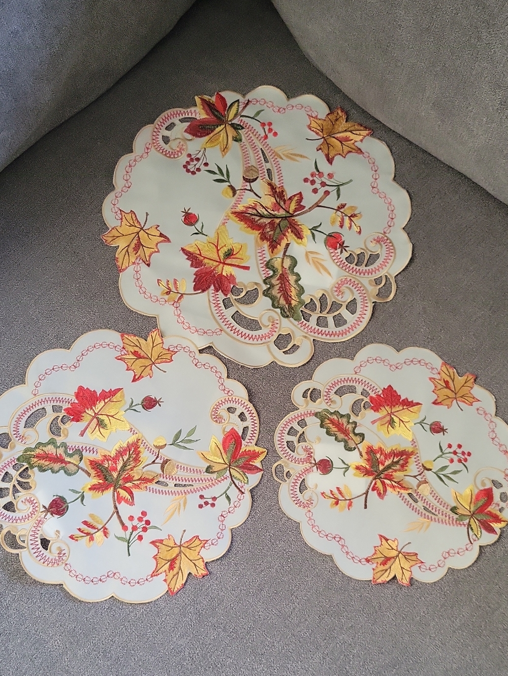 Autumn Leaf Decorative Doilies - White with Red & Gold Fall Design